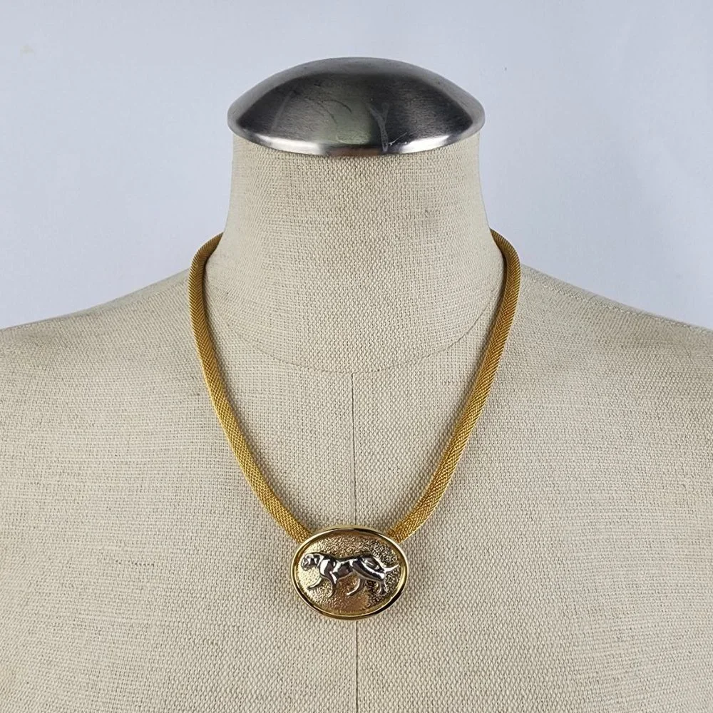 Vintage Gold Tone Mesh Chain Jaguar Pendant Necklace - Picture 1 of 7
